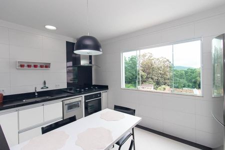 Casa à venda com 265m², 4 quartos e 4 vagasCozinha
