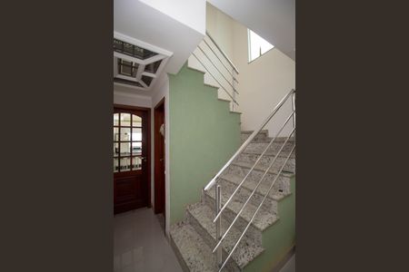 Casa à venda com 155m², 3 quartos e 4 vagasEscada