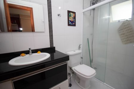 Casa à venda com 155m², 3 quartos e 4 vagasBanheiro da Suíte 2