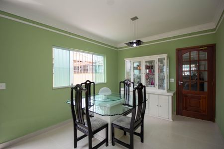 Casa à venda com 155m², 3 quartos e 4 vagasCopa