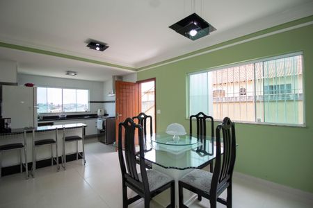 Casa à venda com 155m², 3 quartos e 4 vagasCopa