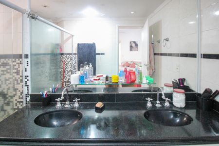 Apartamento à venda com 125m², 3 quartos e 3 vagasQuarto 3 - Banheiro - Suíte