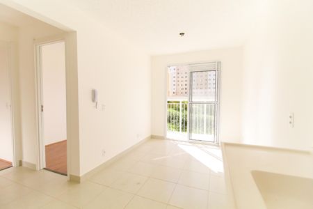 Sala/Cozinha de apartamento para alugar com 2 quartos, 32m² em Vila Carmosina, São Paulo