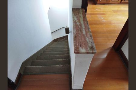 Casa à venda com 105m², 3 quartos e sem vagaEscada