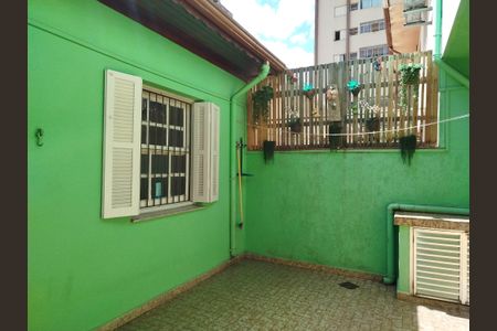 Casa à venda com 105m², 3 quartos e sem vagaÁrea de serviço e quintal