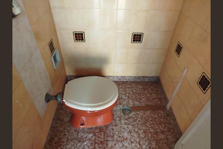 Casa à venda com 105m², 3 quartos e sem vagaEdícula - Banheiro 2