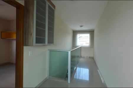 Corredor Cobertura de apartamento à venda com 3 quartos, 154m² em Cachoeirinha, Belo Horizonte
