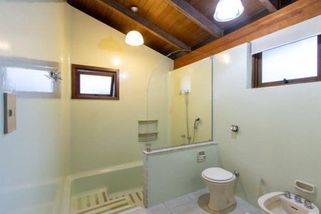 Casa de condomínio para alugar com 500m², 4 quartos e 2 vagas Casa de condomínio para alugar com 500m², 4 quartos e 2 vagasBanheiro 2