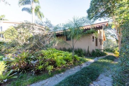Casa de condomínio para alugar com 500m², 4 quartos e 2 vagas Casa de condomínio para alugar com 500m², 4 quartos e 2 vagasÁrea externa