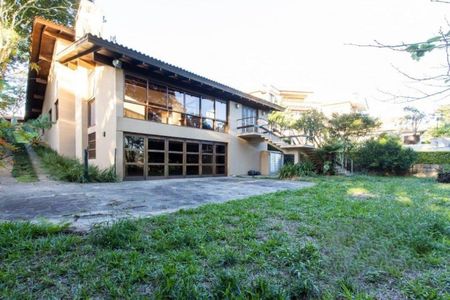 Casa de condomínio para alugar com 500m², 4 quartos e 2 vagas Casa de condomínio para alugar com 500m², 4 quartos e 2 vagasÁrea externa