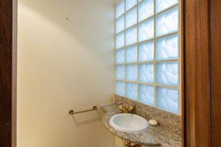 Casa de condomínio para alugar com 500m², 4 quartos e 2 vagas Casa de condomínio para alugar com 500m², 4 quartos e 2 vagasLavabo