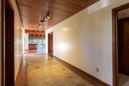 Casa de condomínio para alugar com 500m², 4 quartos e 2 vagas Casa de condomínio para alugar com 500m², 4 quartos e 2 vagasÁrea comum