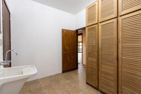 Casa de condomínio para alugar com 500m², 4 quartos e 2 vagas Casa de condomínio para alugar com 500m², 4 quartos e 2 vagasÁrea de serviço