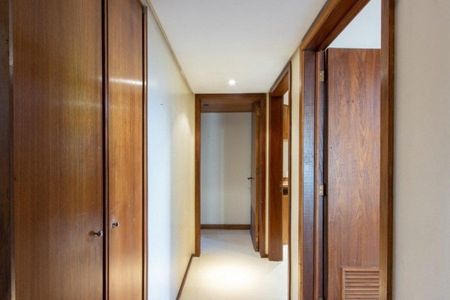 Casa de condomínio para alugar com 500m², 4 quartos e 2 vagas Casa de condomínio para alugar com 500m², 4 quartos e 2 vagasÁrea comum