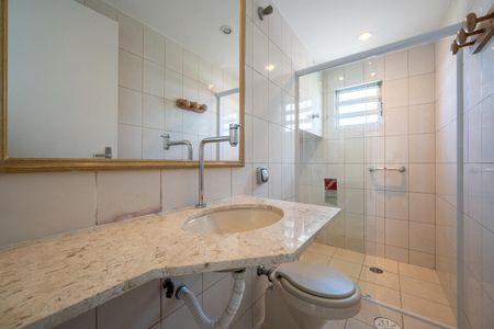 Apartamento à venda com 70m², 2 quartos e 1 vaga Apartamento à venda com 70m², 2 quartos e 1 vagaBanheiro