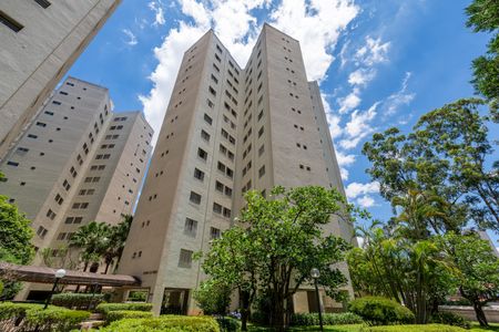 Apartamento à venda com 70m², 2 quartos e 1 vaga Apartamento à venda com 70m², 2 quartos e 1 vagaFachada