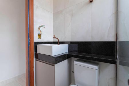 Casa à venda com 360m², 3 quartos e 3 vagas Casa à venda com 360m², 3 quartos e 3 vagasBanheiro social