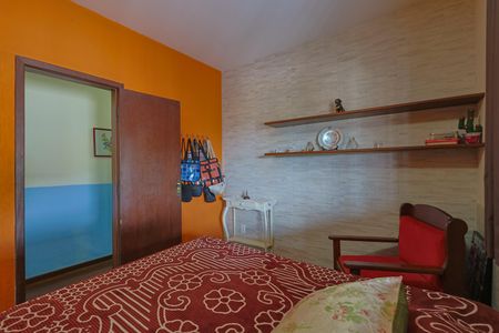 Casa à venda com 323m², 4 quartos e 4 vagasSuíte 1