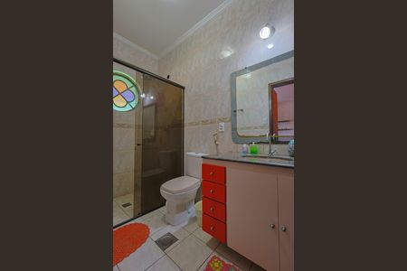 Casa à venda com 323m², 4 quartos e 4 vagasBanheiro da Suíte 1