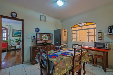 Casa à venda com 323m², 4 quartos e 4 vagasCozinha e Copa