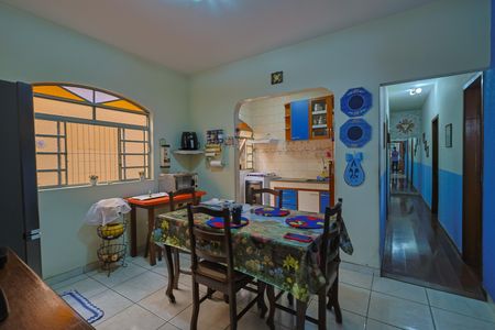 Casa à venda com 323m², 4 quartos e 4 vagasCozinha e Copa