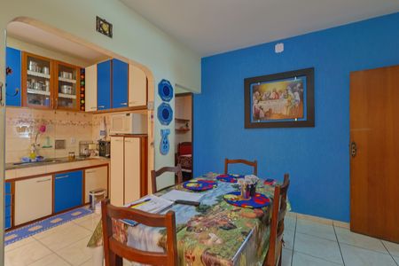 Casa à venda com 323m², 4 quartos e 4 vagasCozinha e Copa