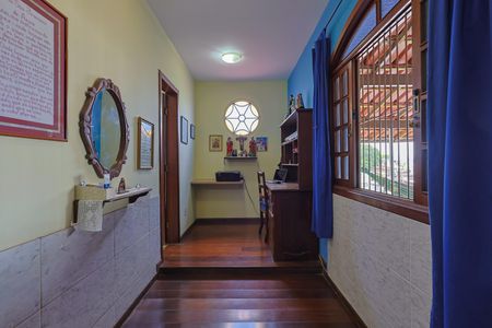 Casa à venda com 323m², 4 quartos e 4 vagasSuíte 2