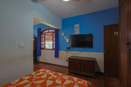 Casa à venda com 323m², 4 quartos e 4 vagasSuíte 2