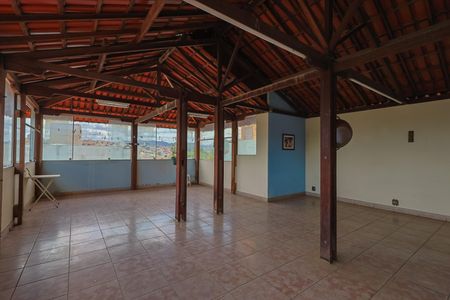 Casa à venda com 323m², 4 quartos e 4 vagasTerraço