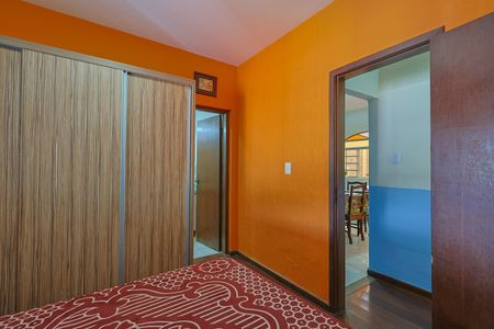 Casa à venda com 323m², 4 quartos e 4 vagasSuíte 1