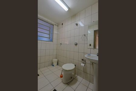 Casa à venda com 323m², 4 quartos e 4 vagasBanheiro 2