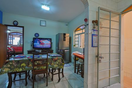 Casa à venda com 323m², 4 quartos e 4 vagasCozinha e Copa