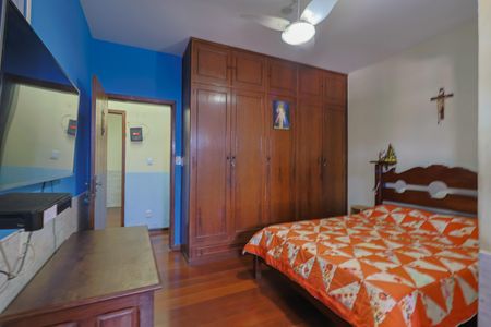 Casa à venda com 323m², 4 quartos e 4 vagasSuíte 2