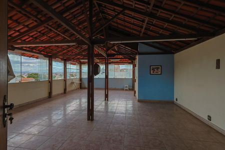 Casa à venda com 323m², 4 quartos e 4 vagasTerraço