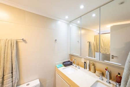 Apartamento à venda com 107m², 3 quartos e 2 vagas Apartamento à venda com 107m², 3 quartos e 2 vagasBanheiro da Suíte