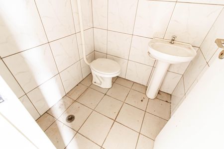 Casa à venda com 211m², 4 quartos e 4 vagasBanheiro 2