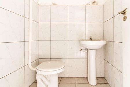 Casa à venda com 211m², 4 quartos e 4 vagasBanheiro 2