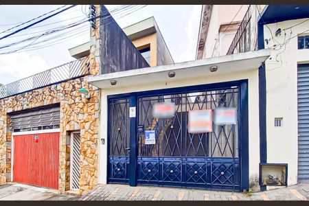 Casa à venda com 211m², 4 quartos e 4 vagasFachada + Plaquinha