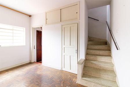 Casa à venda com 211m², 4 quartos e 4 vagasSala