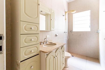 Casa à venda com 211m², 4 quartos e 4 vagasBanheiro