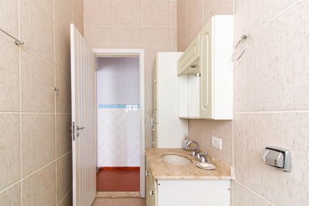 Casa à venda com 211m², 4 quartos e 4 vagasBanheiro