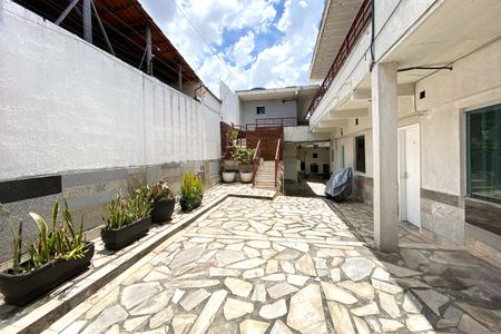 Área comum - Pátio de kitnet/studio para alugar com 1 quarto, 50m² em São Paulo, Belo Horizonte