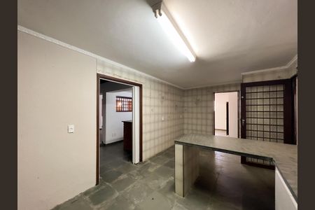 Casa para alugar com 480m², 5 quartos e 3 vagasCozinha de apoio do salão de festas