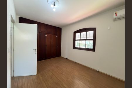 Casa para alugar com 480m², 5 quartos e 3 vagasSuíte 