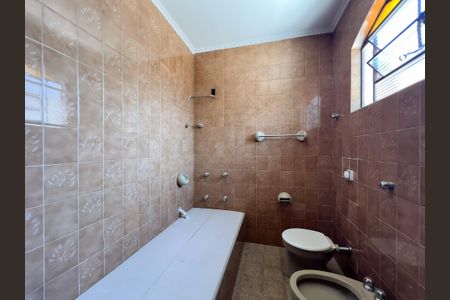 Casa para alugar com 480m², 5 quartos e 3 vagasBanheiro da Suíte