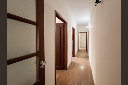 Casa para alugar com 480m², 5 quartos e 3 vagasCorredor