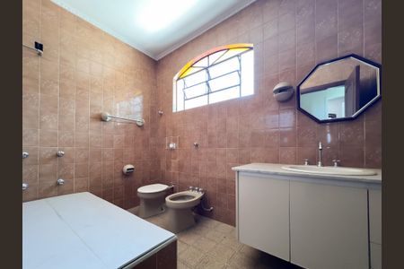 Casa para alugar com 480m², 5 quartos e 3 vagasBanheiro da Suíte