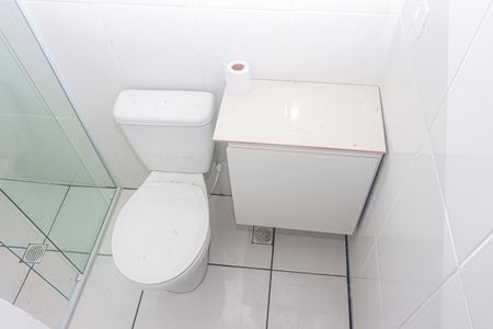 Banheiro de kitnet/studio para alugar com 1 quarto, 23m² em Socorro, São Paulo