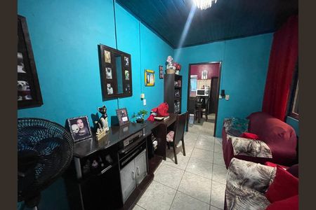 Casa à venda com 100m², 2 quartos e 2 vagasSala de TV