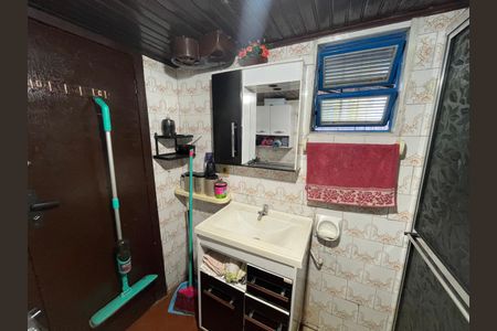 Casa à venda com 100m², 2 quartos e 2 vagasBanheiro e área de Serviço